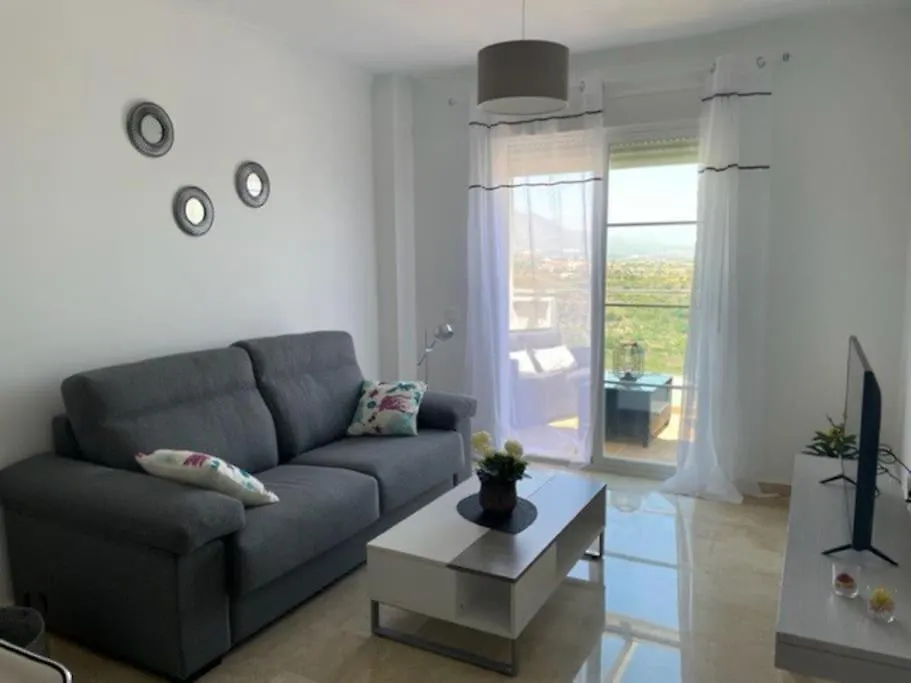 Precioso Apartamento Con Vistas A Mar Y Montana En Manilva